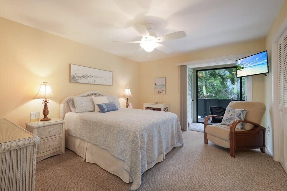 West Bay Cove 206 2 Bedroom Condo by RedAwning