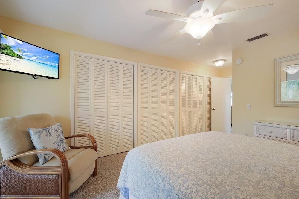 West Bay Cove 206 2 Bedroom Condo by RedAwning