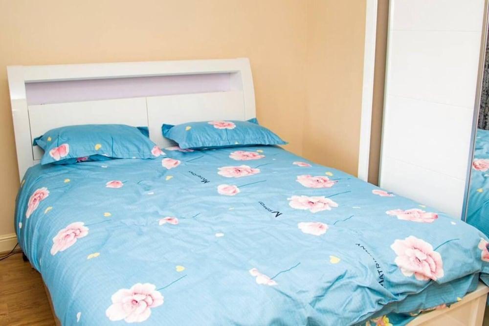 2bed House- Dudley-garden-wifi-tv