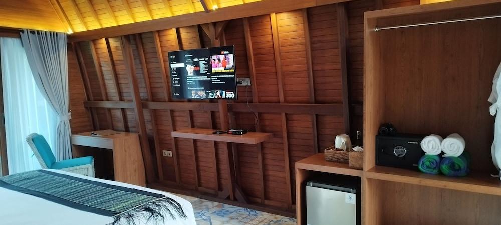 Room-love Without Boundaries Num9759