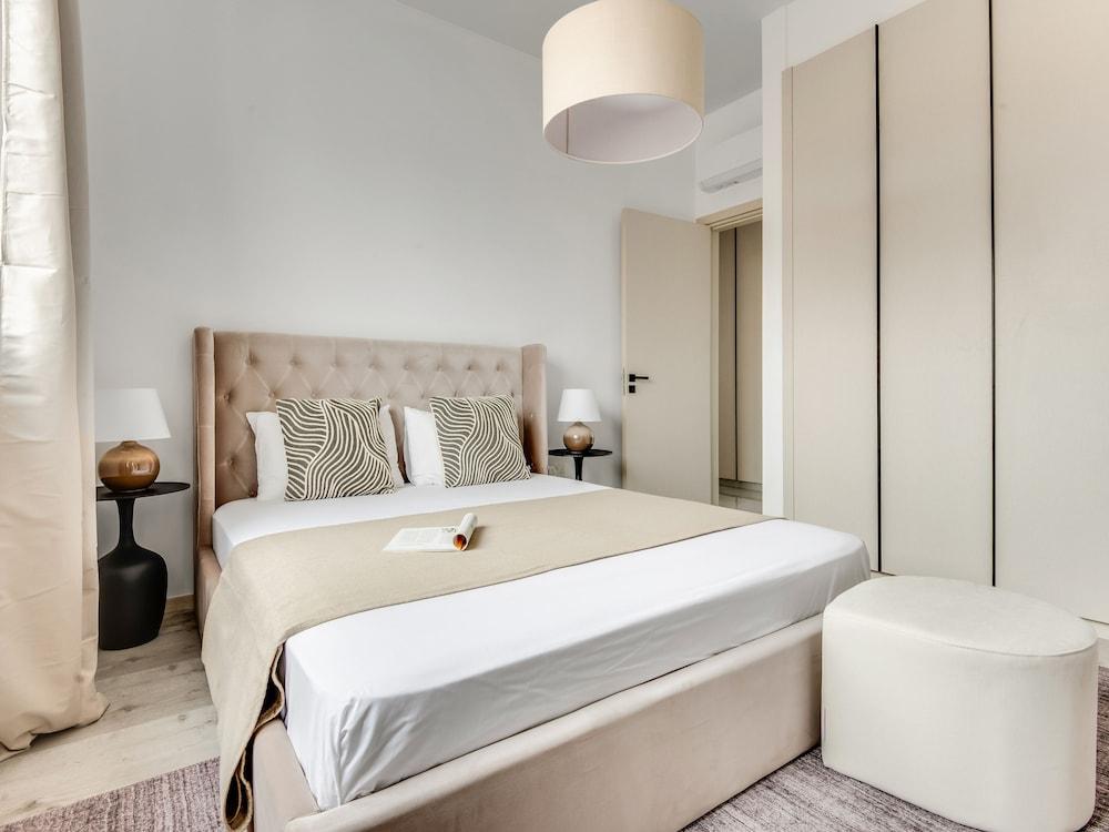 Sanders Premier - Lovely 2 bdr apt With Balcony