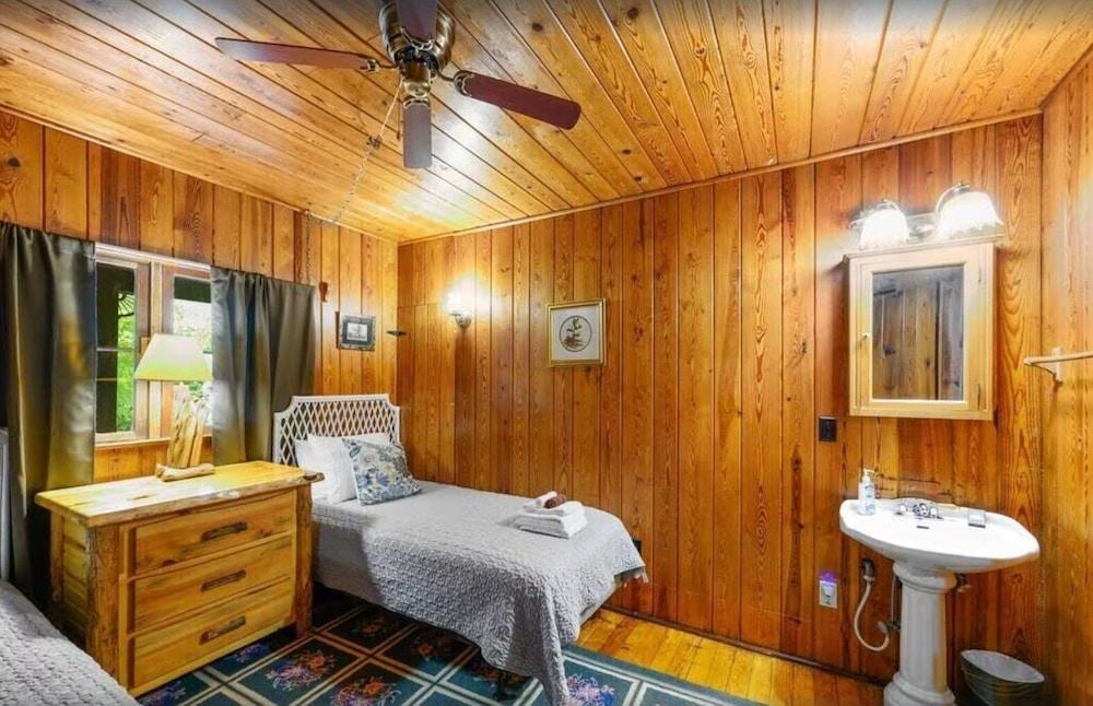 Little Greenbriar Lodge