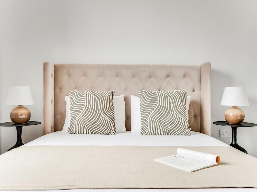 Sanders Premier - Nice 2 bdr apt With Balcony