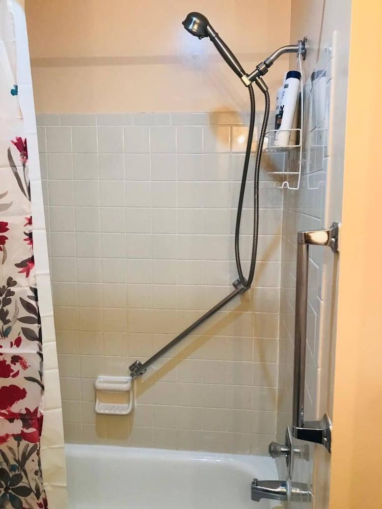 Room in House - Modern Executive Master Bedroom