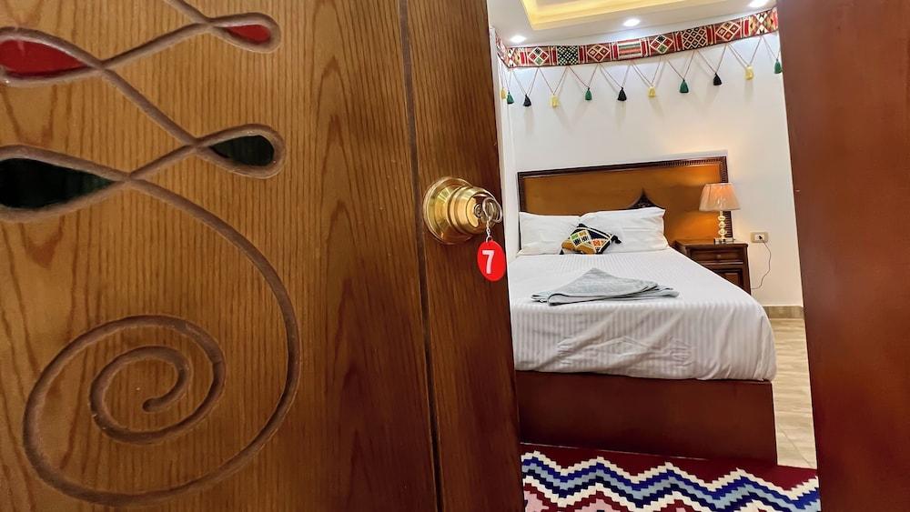 Atlantis pyramids Inn new