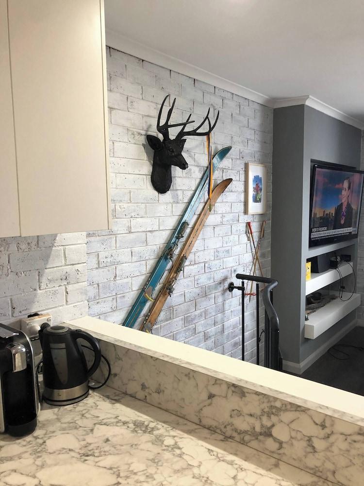 24 Hotham 3 Bedroom Renovated Apartment