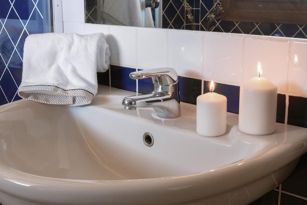 Tranquil Palau Green Village Studio Sleeps 2 Plus a Child bed Possible num 0476