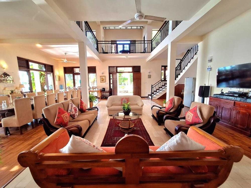 MYH - Lake Front Pvt Villa