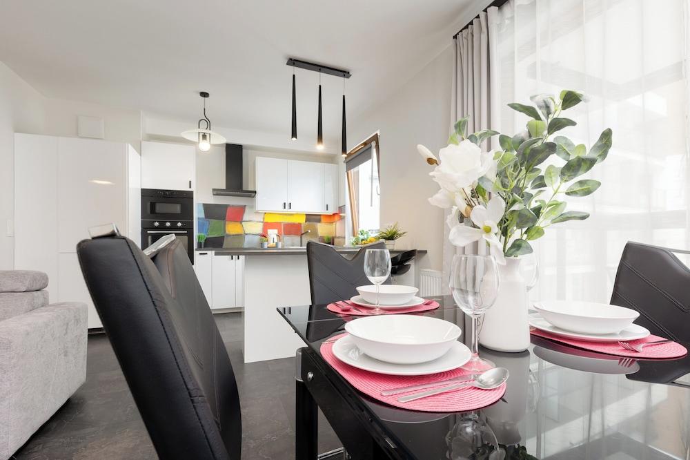 Apartment Grzybowska 85 by Renters