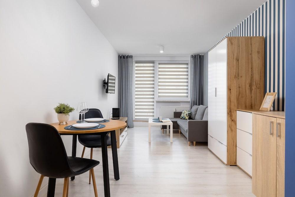 Studio Ziolowa Ochojec by Renters