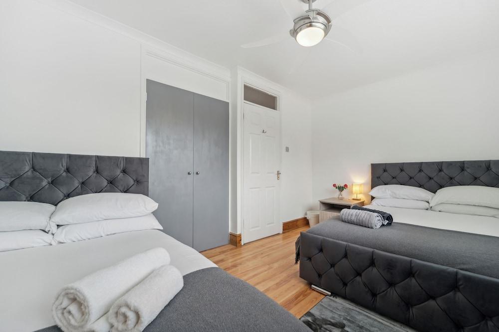 Spacious Home - Sleeps 10 - Free Parking - Pets