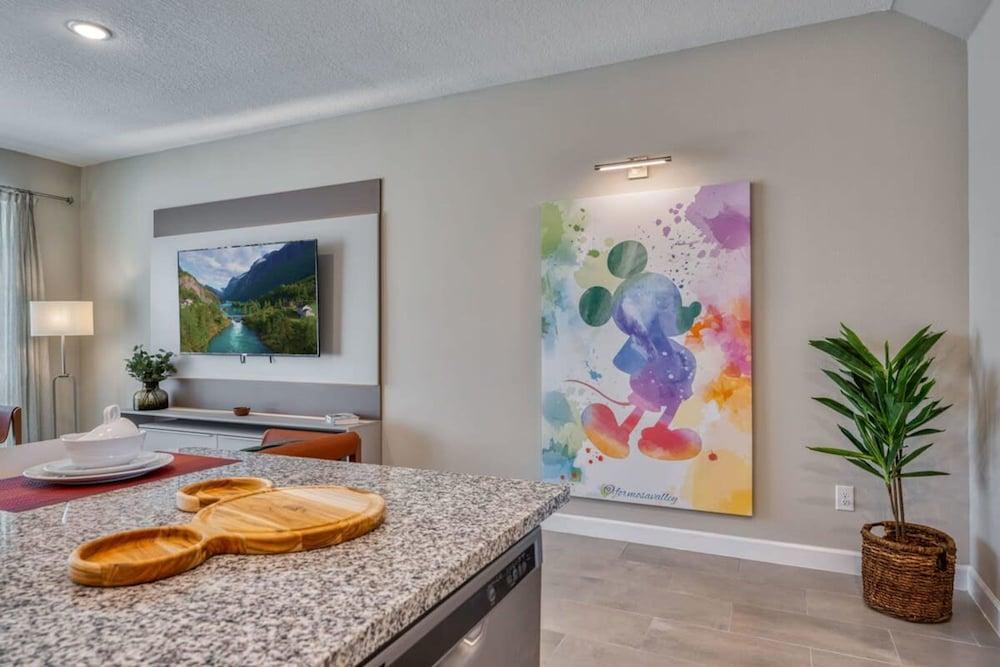 Spacious and Modern Home for 9 Guests