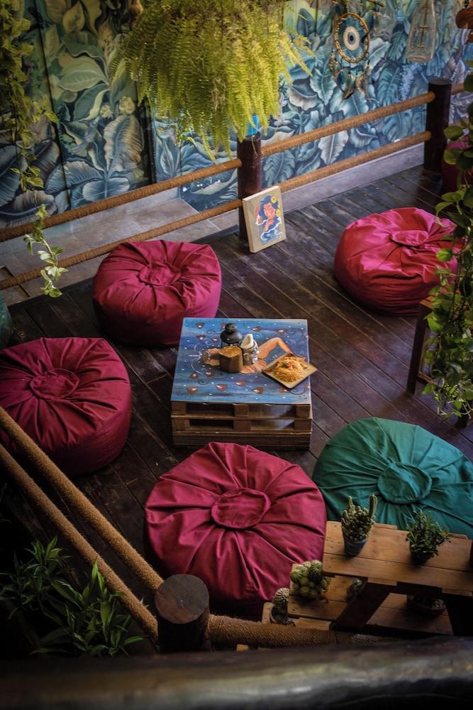 Unwind Restaurant & Hostel