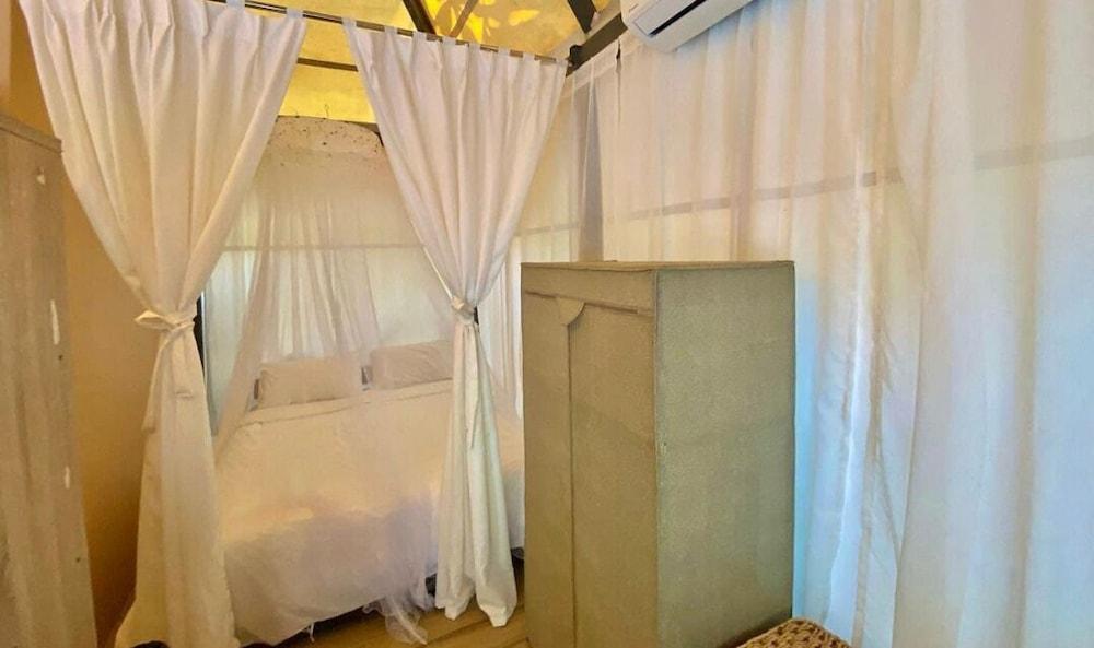 Playa La Caleta Bataan