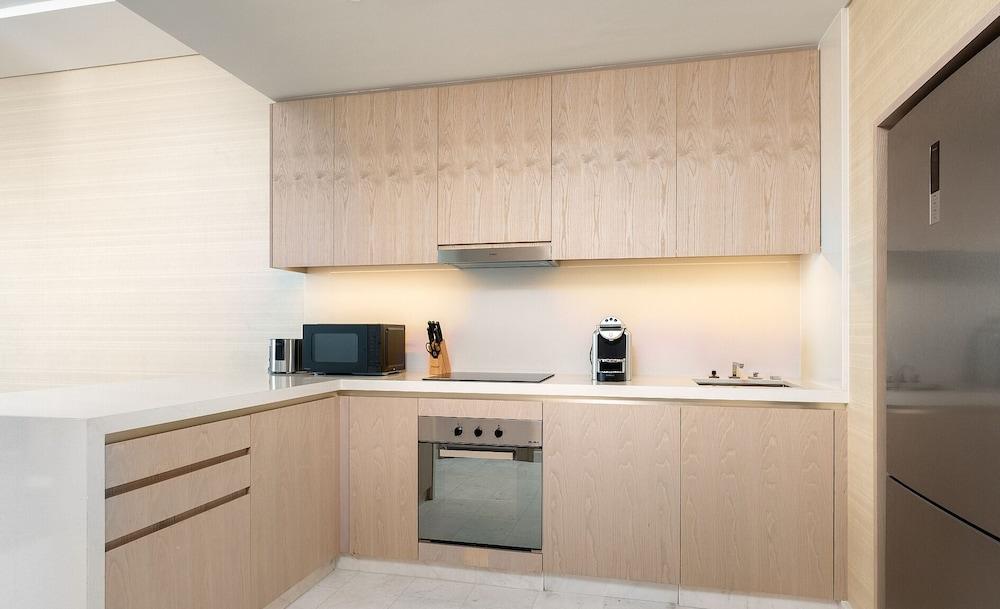 The Palm Tower 1 Corner Bedroom Dubai