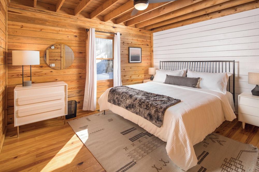 Red Feather Cabins 103