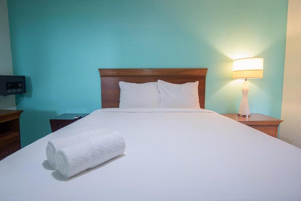 Beautiful Comfy Mins to Palm Eagle Beaches