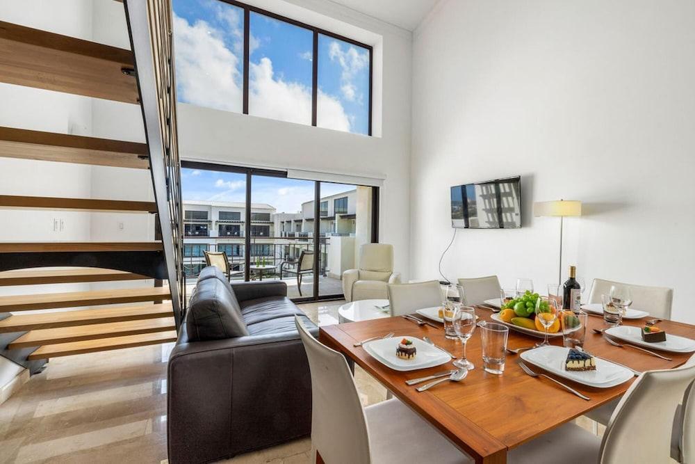 2BR Condo 5 Location w Amazingviews Pool GYM