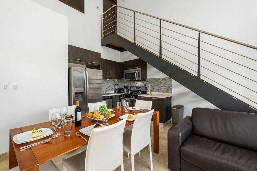 2BR Condo 5 Location w Amazingviews Pool GYM