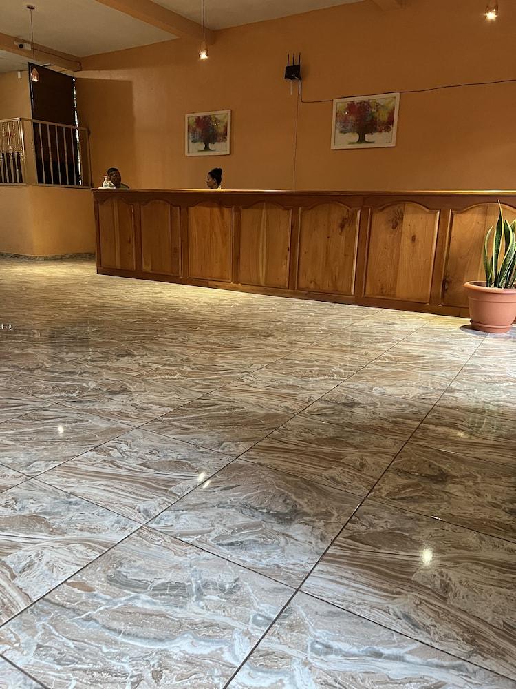 Hotel y Restaurante La Perla