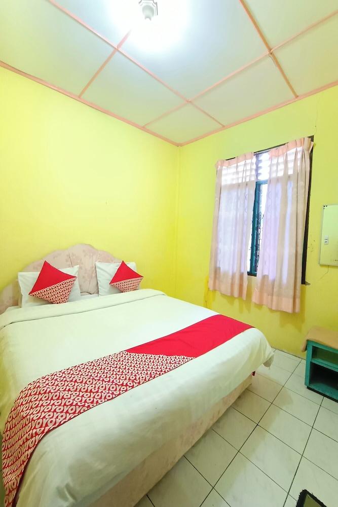 Hotel O Penginapan & Villa Sirait