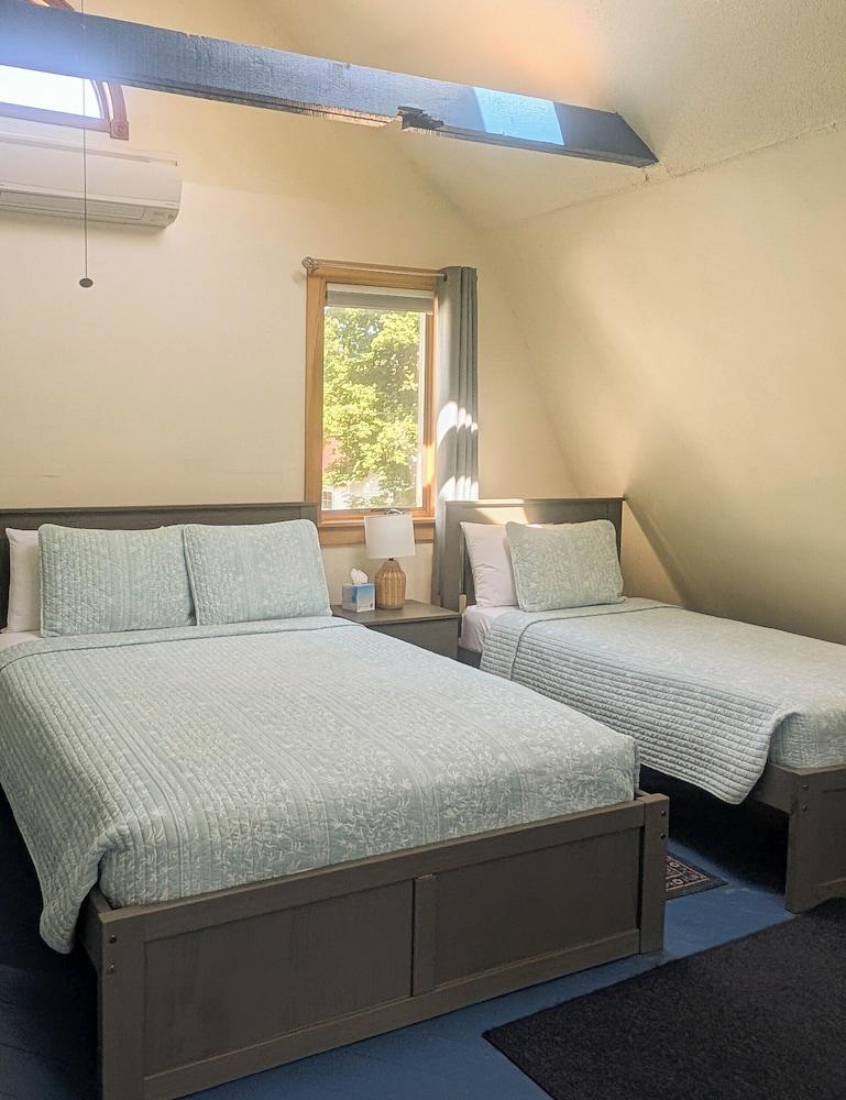 3Bedroom2Bath CarriageHouse Pet Friendly