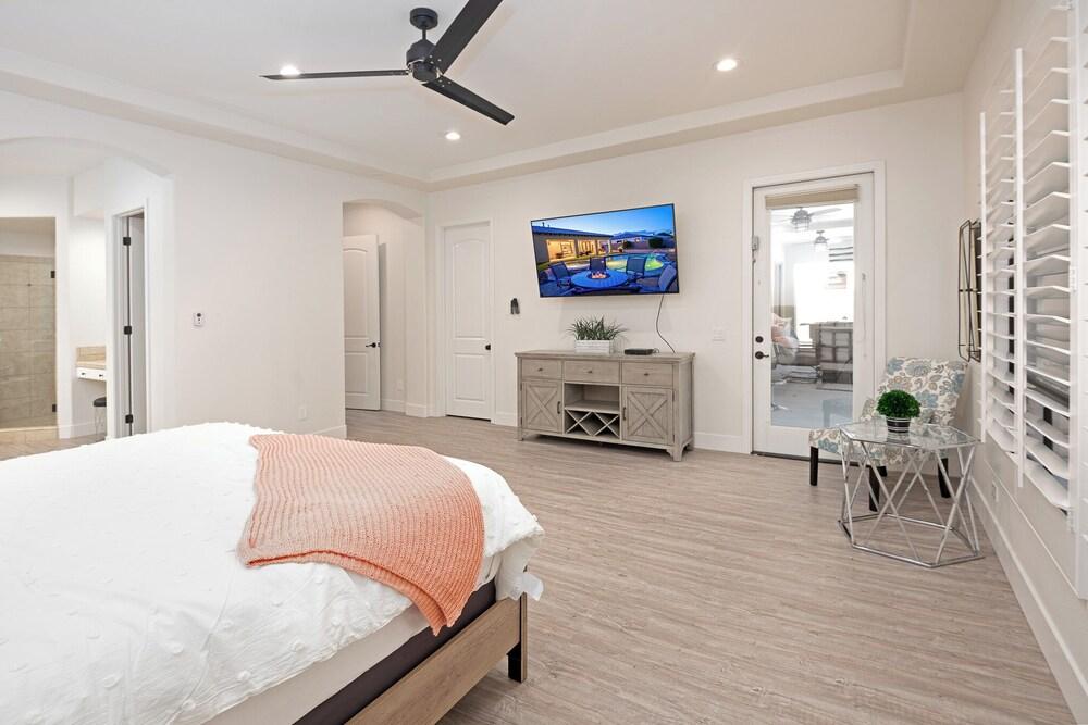 Luxury Resort Style Living w/ Pool & Jacuzzi