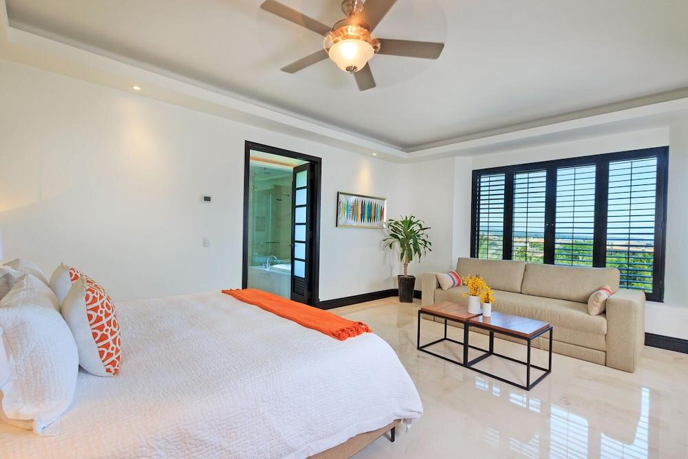 Amazing 4 Bedroom Condo