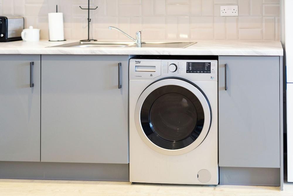 Kings Building- 2 Bed & Bathroom Flats