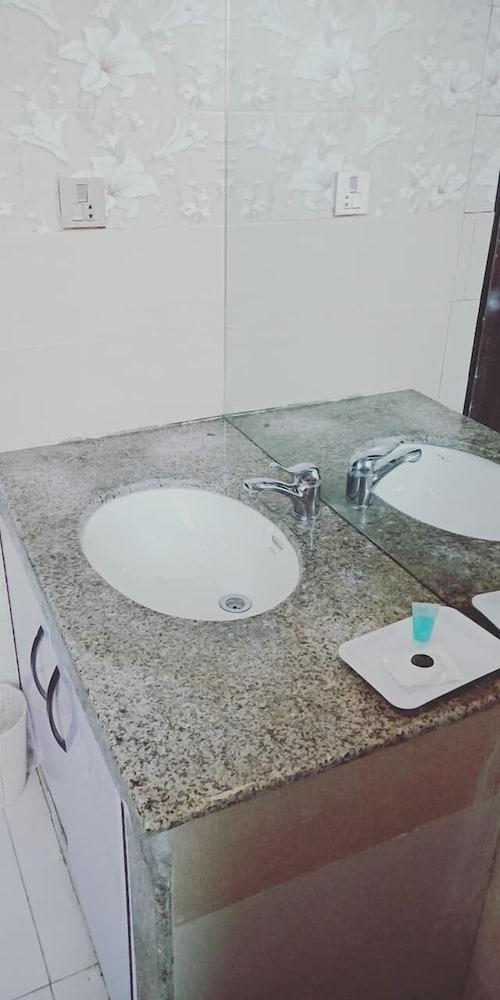 Manila Heights Hotel