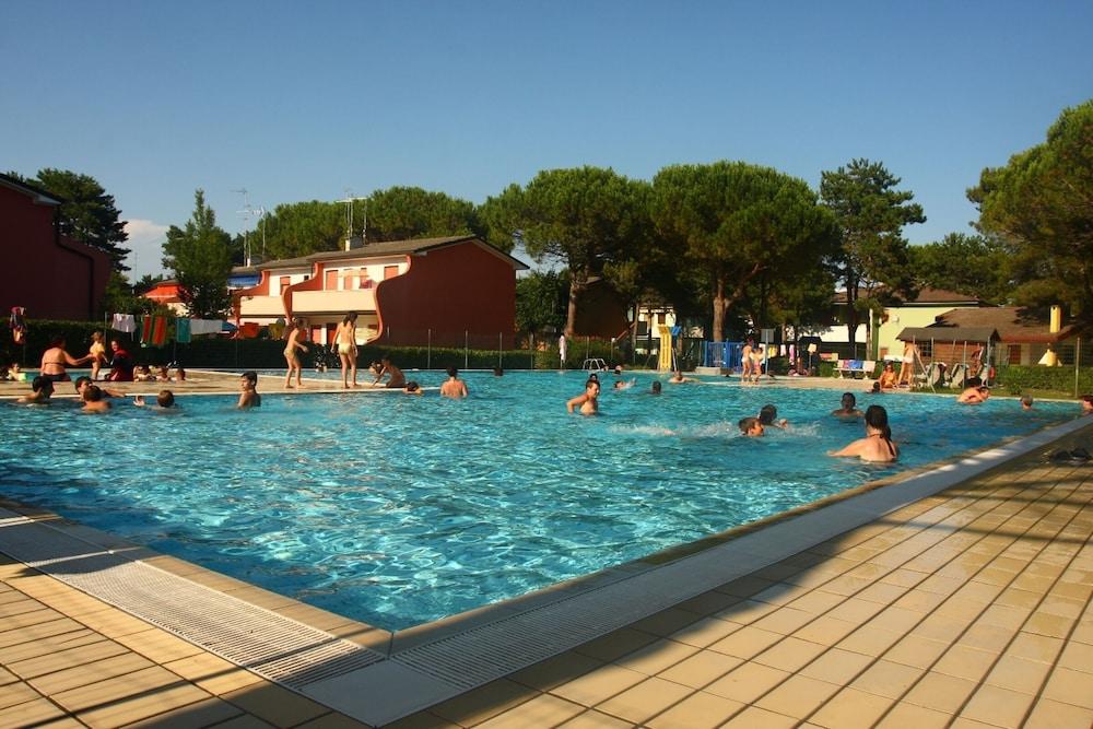 Cozy Flat With Garden and Swimming Pools-beahost