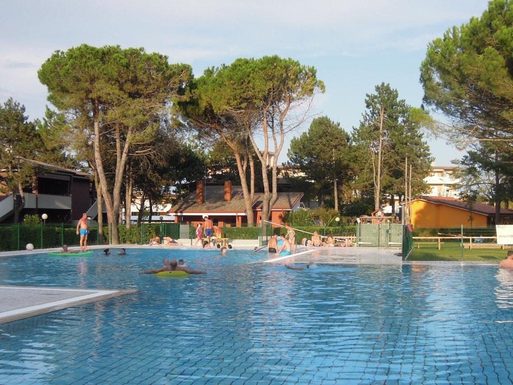 Cozy Flat With Garden and Swimming Pools-beahost