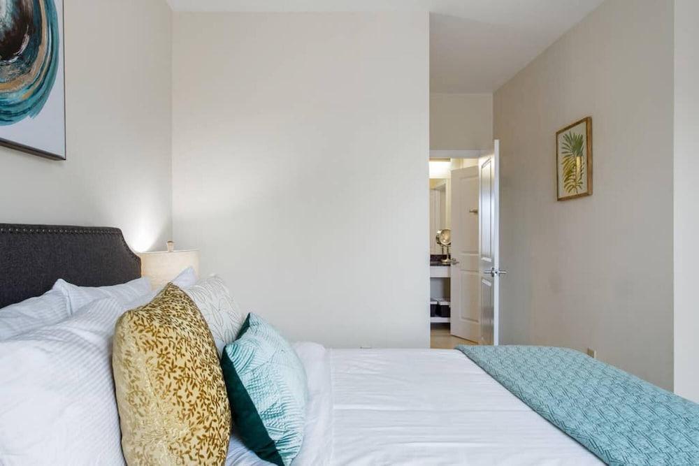 Close to DCA OLD Town With Rooftop Access