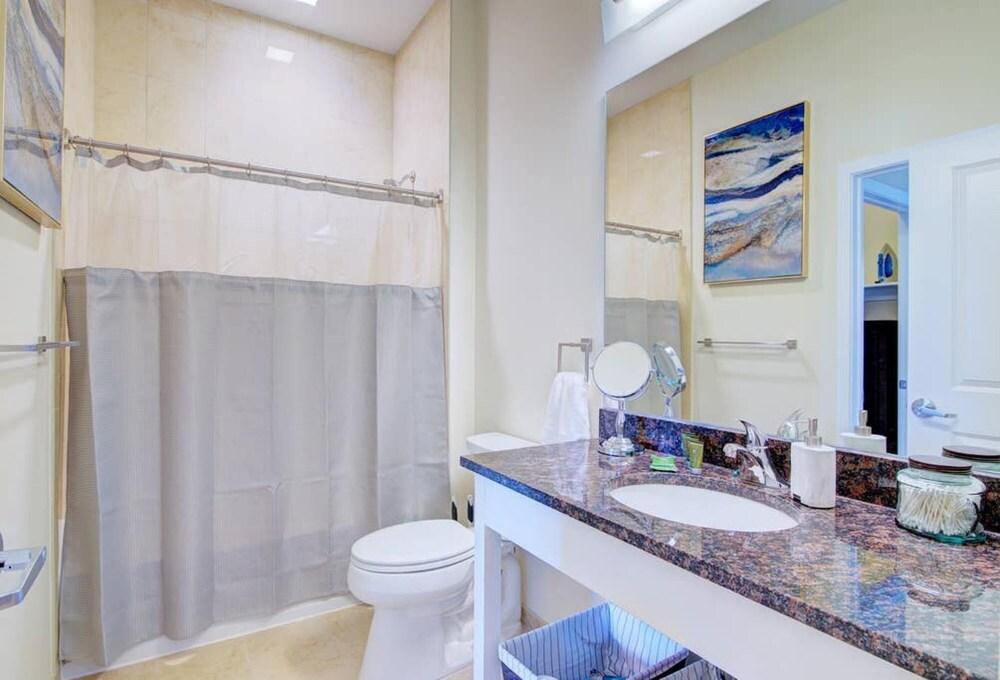 OLD Town Close to DCA King BED Walkscore 91