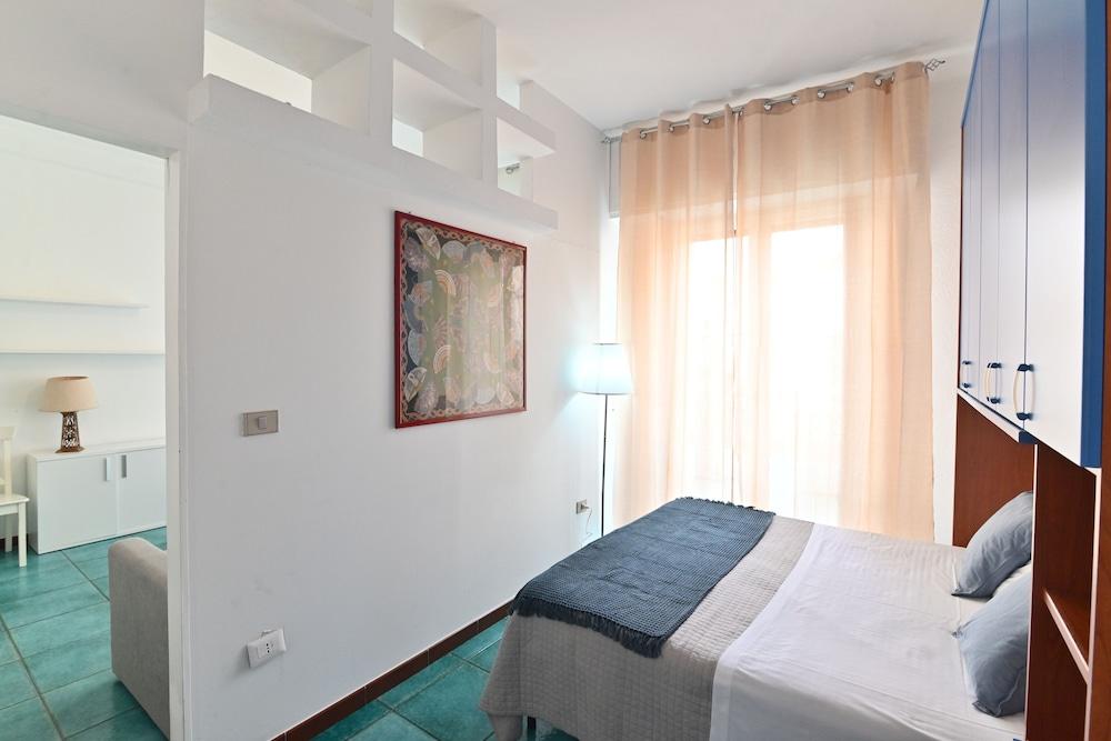 IzzHome Holiday Terrace