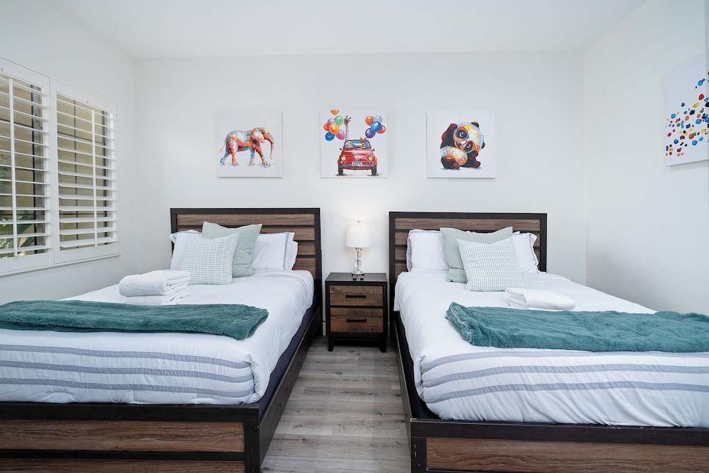 Luxurious 5BR Resort Style Home w/ Pool & Spa