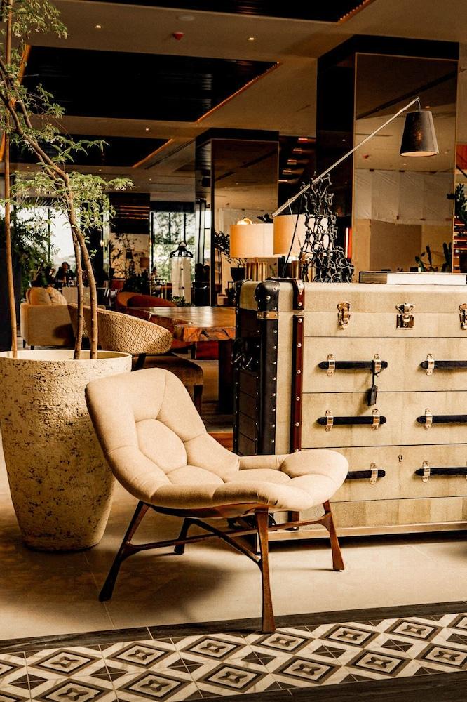 Brittany Hotel Villar City