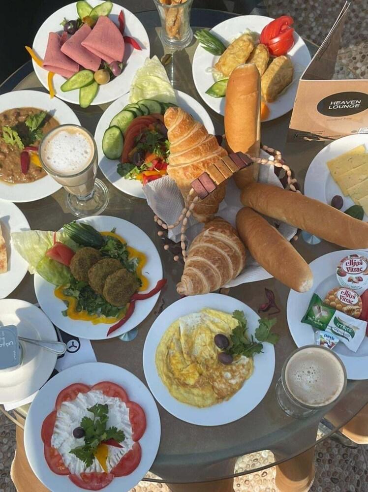 12 Abou Al Hool Al Seiahi