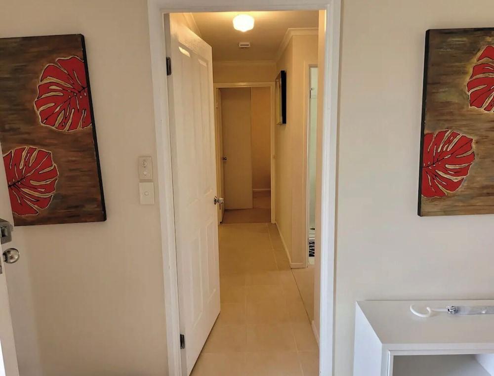 Cheerful 3 bedroom house with free parking