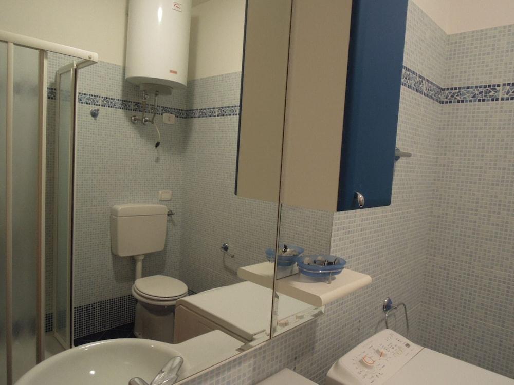 Lovely Flat With Side sea View and Swimming Pool