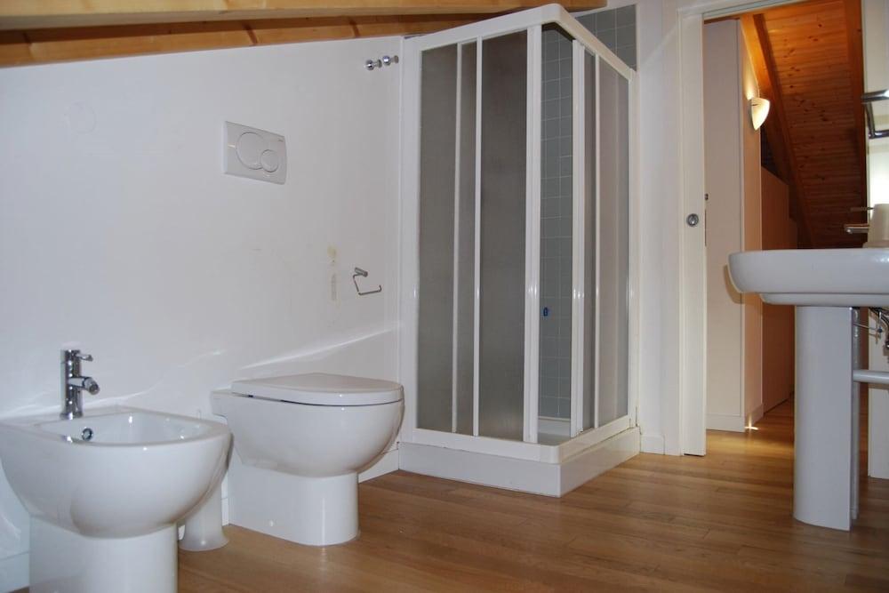 Apartment With Swimming Pool and Garden