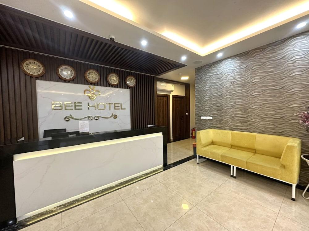 Capital O 1194 Bee Hotel