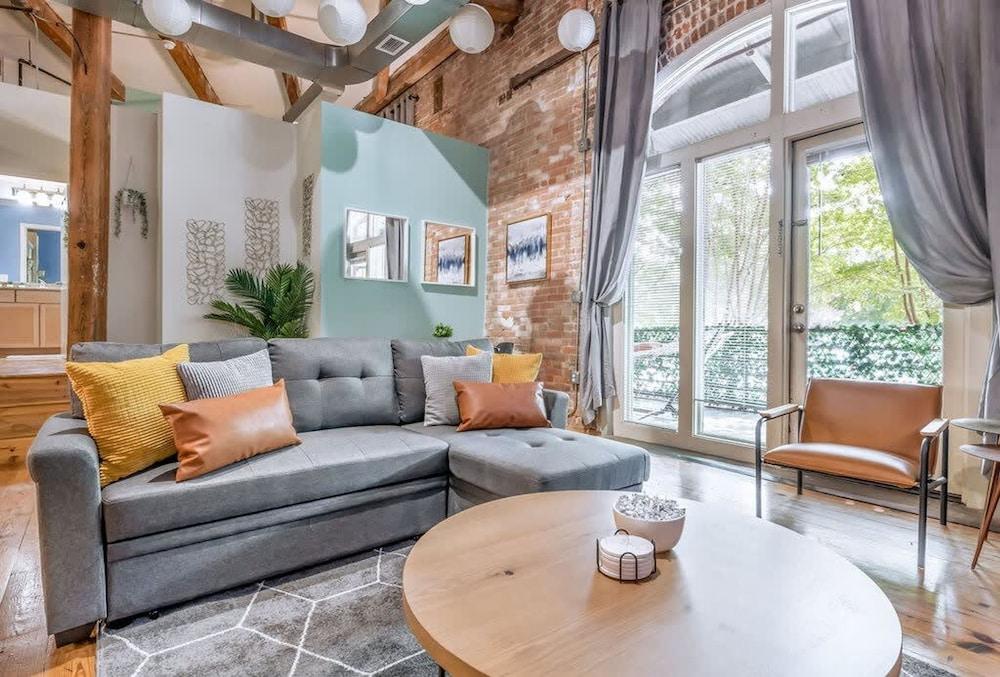 100 Year-old Historic Brick 2BR Loft Large Patio2