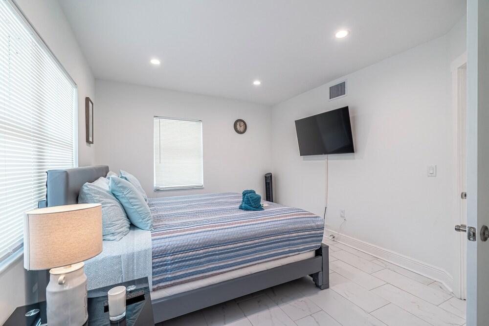 Purple Pelican by Opus (Suite 2)