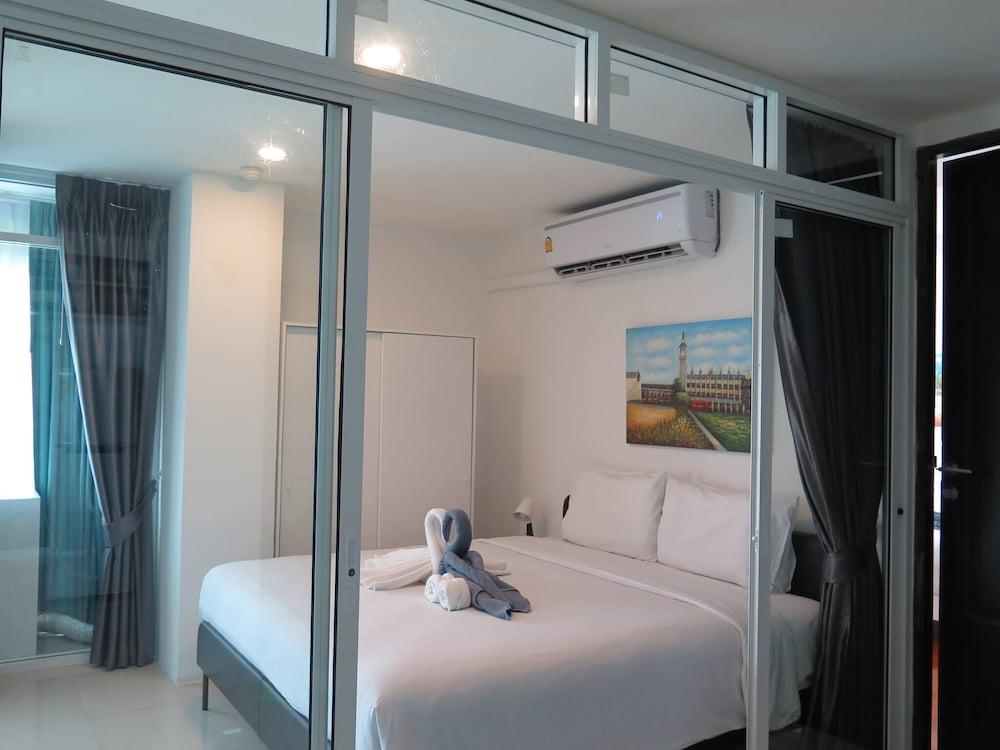 6-18 - 3 Bdr Spacious Penthouse With Shared Pool