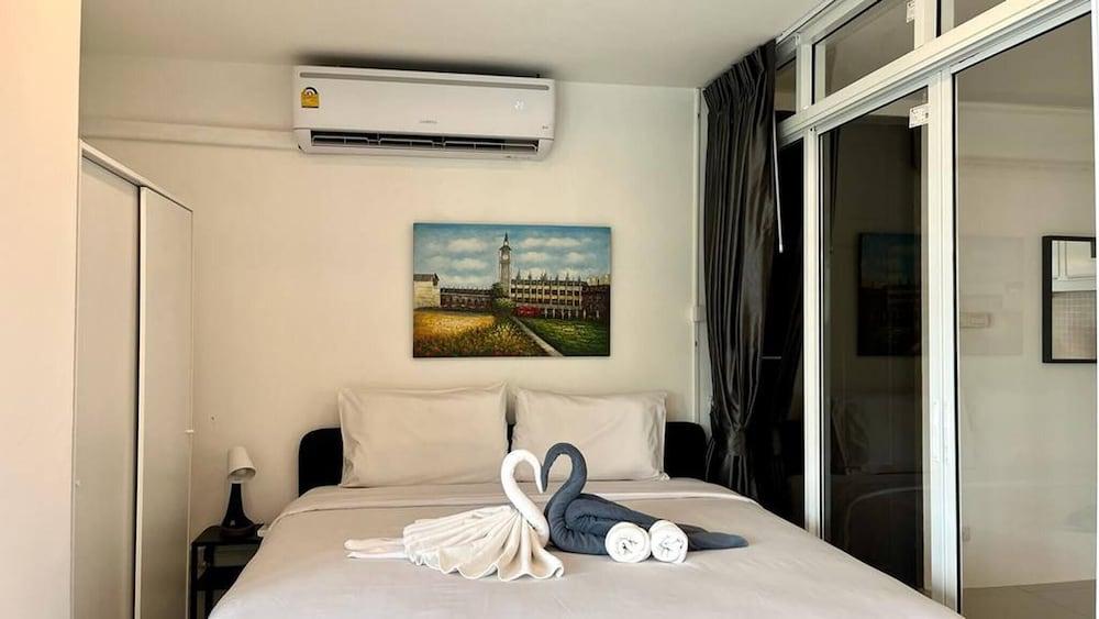 6-18 - 3 Bdr Spacious Penthouse With Shared Pool