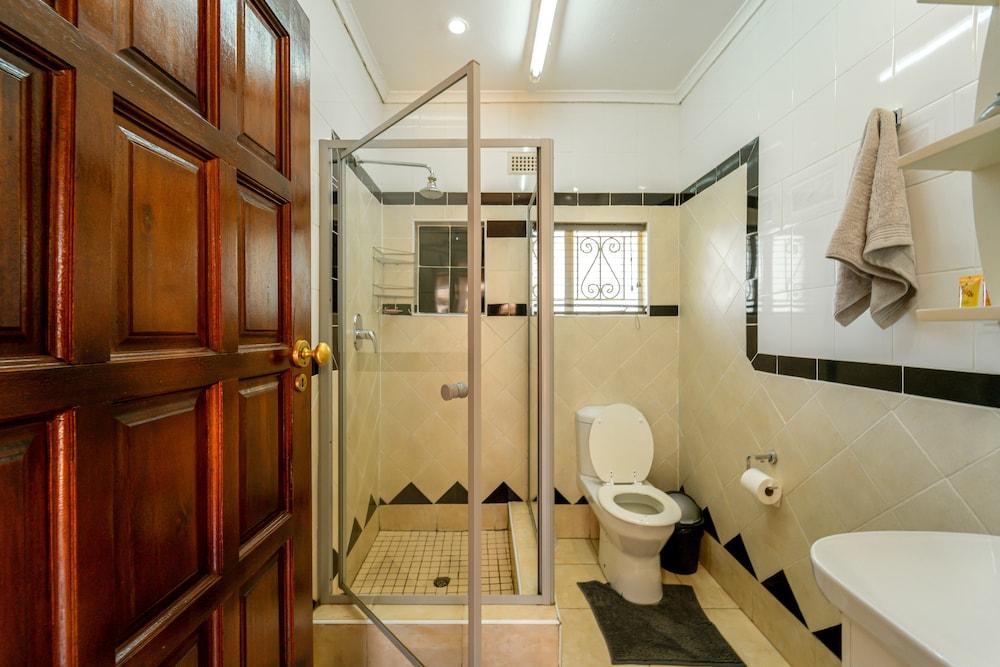 Room in Villa - Zambezi Family Lodge - Leopard Room