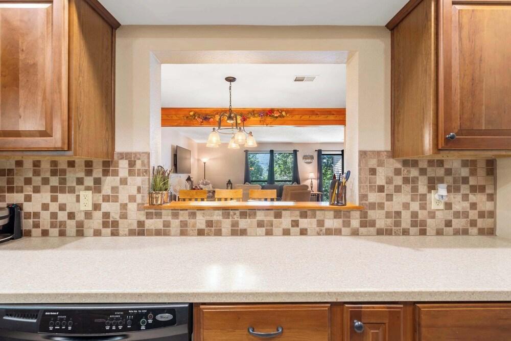 New Mulligans Escape - Community Pool