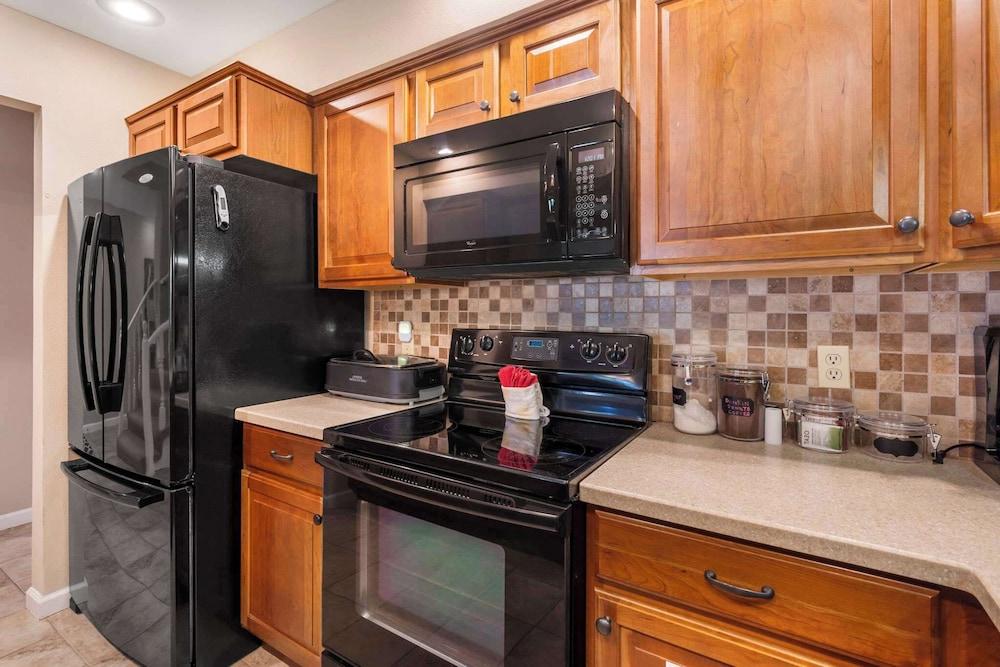 New Mulligans Escape - Community Pool