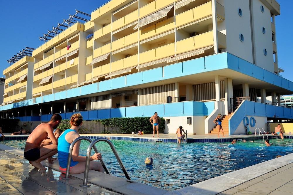 Cozy Two-bedroom Apartment in a Seafront Building